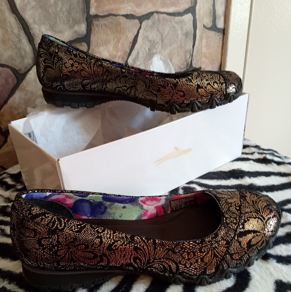 Skechers black and gold lace detail slip-ons